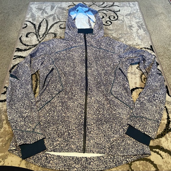Lululemon Runaway Jacket - size 8 - Picture 4 of 13